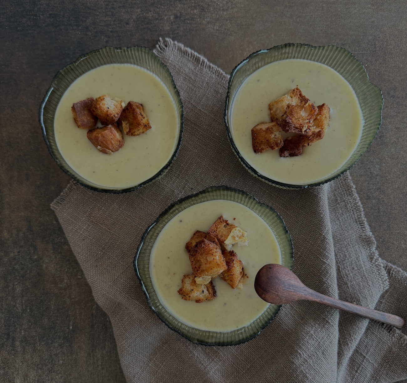 Creamy Roasted Garlic and Potato Soup